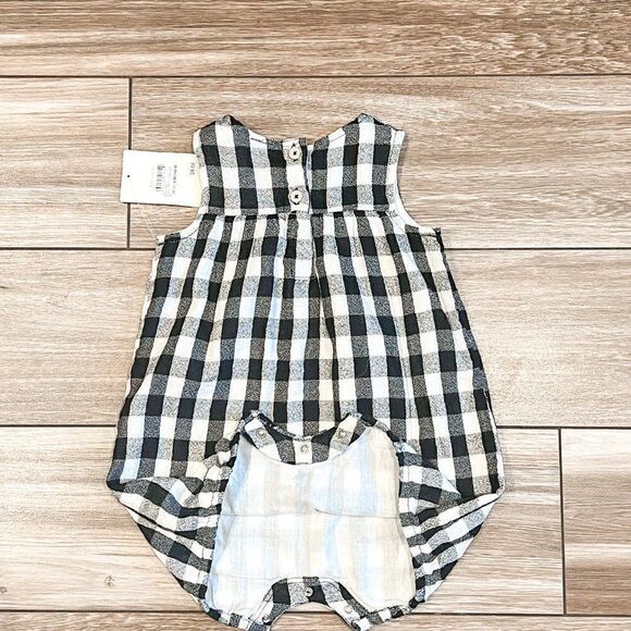 Tucker + Tate Black White Check Gingham Romper - NWT! Size 3M - Picture 3 of 4